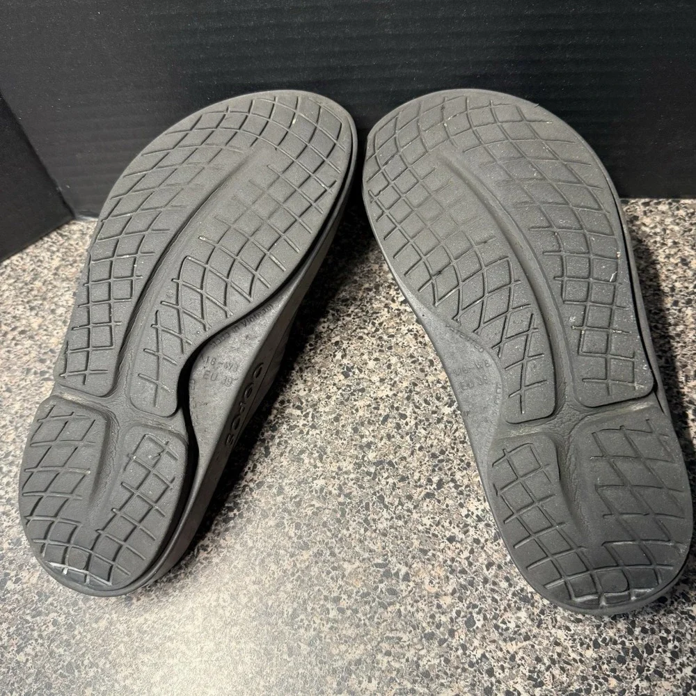 OOFOS fair preowned